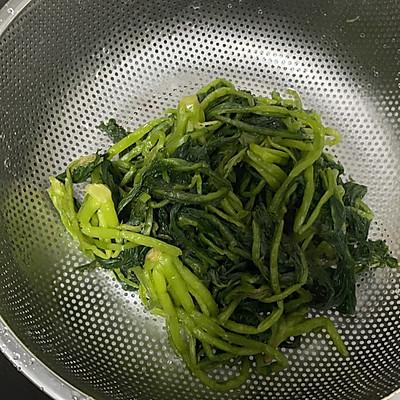 如何做炒雪里红咸菜，如何做炒雪里红咸菜的做法（常吃雪里蕻炒花生～咸菜的人一年也不跑一趟医院）