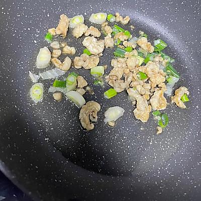 如何做炒雪里红咸菜，如何做炒雪里红咸菜的做法（常吃雪里蕻炒花生～咸菜的人一年也不跑一趟医院）