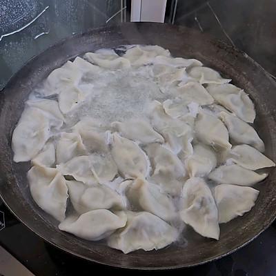 驴肉饺子馅怎么调，驴肉馅饺子的做法（妈妈最拿手的不会翻车猪肉韭菜馅水饺）
