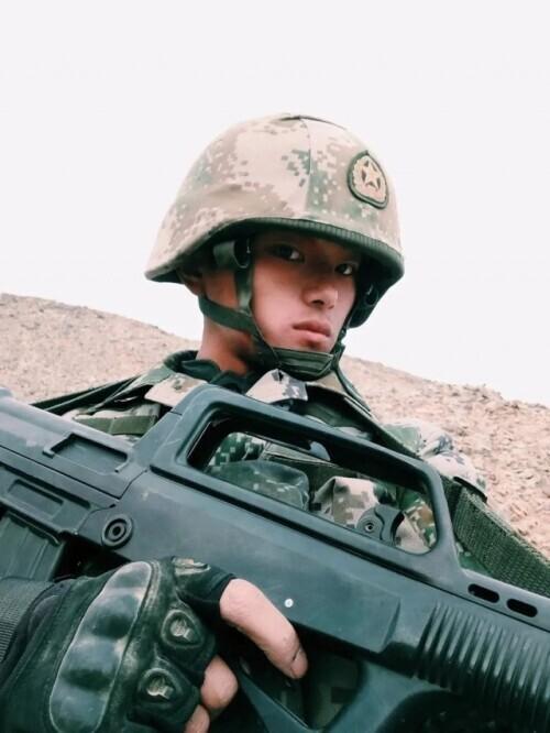 个人一等功，一等功有什么待遇（这个大学生“兵王”又有好消息）