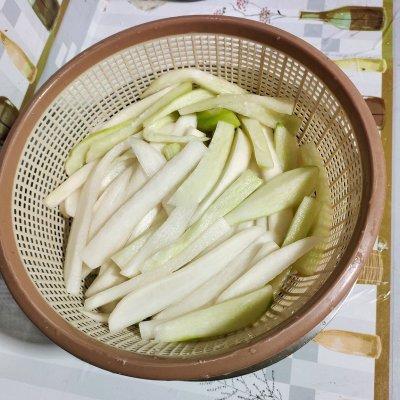 美食——麻辣条的做法，麻辣条做法大全集（这道麻辣萝卜干太销魂）