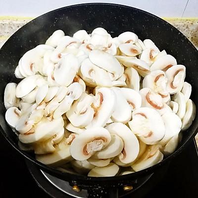 口蘑的做法大全，口模党（朋友一来就做虾仁炒口蘑）