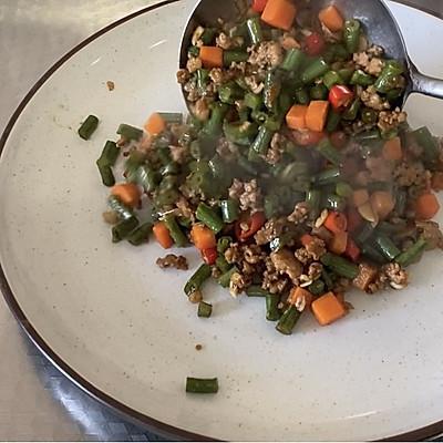 肉末豇豆的做法，肉末豇豆的家常做法（#东古家味美食#豇豆炒肉末）