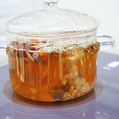西洋参枸杞子泡水喝的功效与禁忌，西洋参能提高男人性功能吗（西洋参玫瑰花养生茶）