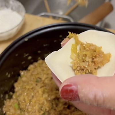 酸菜饺子的做法，酸菜饺子的做法视频教我（这是酸菜饺子最正宗的做法）
