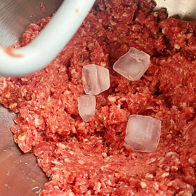 自从学会自制牛肉丸子的做法家里就我掌勺了
