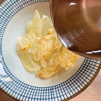 鸡肉火锅的做法，家庭版鸡肉火锅的做法（汤之鲜花胶鸡火锅不能少）