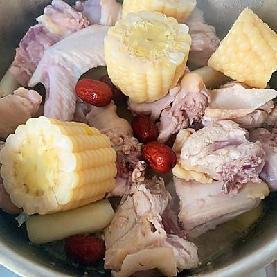 鸡肉火锅的做法，家庭版鸡肉火锅的做法（汤之鲜花胶鸡火锅不能少）