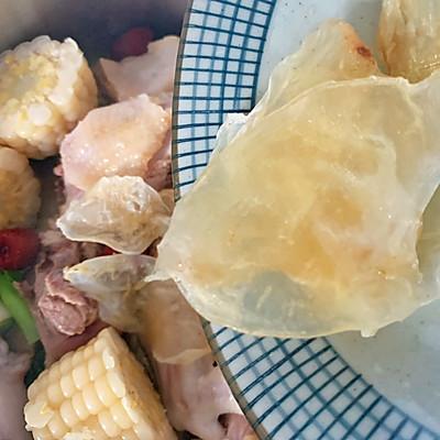 鸡肉火锅的做法，家庭版鸡肉火锅的做法（汤之鲜花胶鸡火锅不能少）