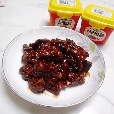 煎排骨怎么做，煎排骨怎么做好吃（嗨吃部队锅#酱香排骨）