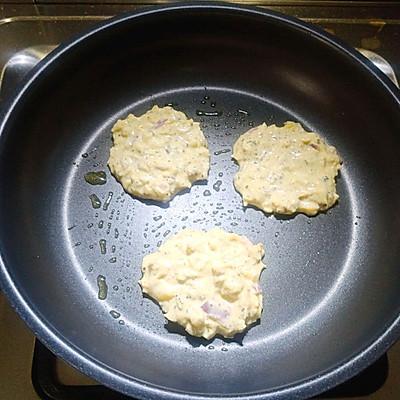 文蛤怎么做好吃，辣炒文蛤怎么做好吃（嗨吃部队锅#吕四特产文蛤饼）