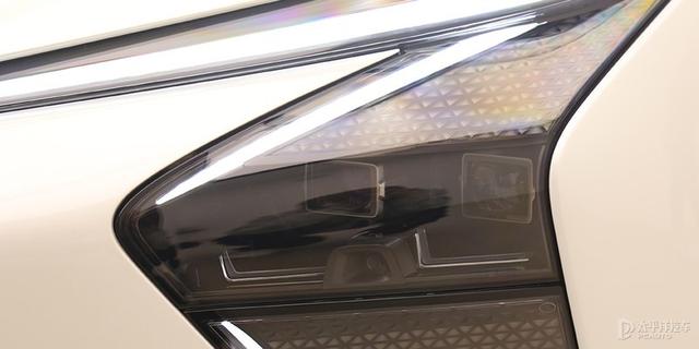 led跑马灯是什么意思，汽车跑马灯什么意思（大灯里养电子狗）