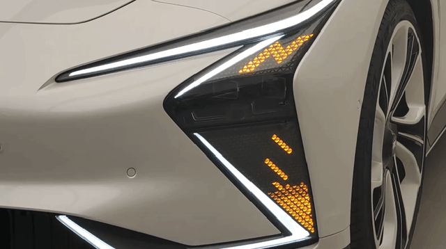 led跑马灯是什么意思，汽车跑马灯什么意思（大灯里养电子狗）