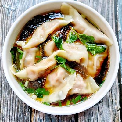 饺子汤汁怎么调,饺子汤汁怎么调好吃(饺子吃起来～鲜美好吃的清汤水饺