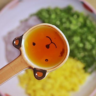 三鲜馅饺子怎么调馅，三鲜馅饺子的家常做法（鲜掉眉毛的三鲜馅儿饺子）