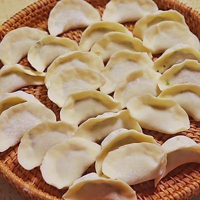 三鲜馅饺子怎么调馅，三鲜馅饺子的家常做法（鲜掉眉毛的三鲜馅儿饺子）