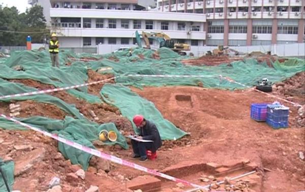 中山大学南校区地址，中山大学有几个校区及校区地址（广州一大学疑发掘到古墓）