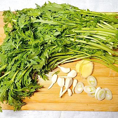 茼蒿怎么炒菜好吃又简单，茼蒿菜怎么炒好吃（#一学就会快手菜#蒜蓉茼蒿）