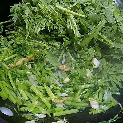 茼蒿怎么炒菜好吃又简单，茼蒿菜怎么炒好吃（#一学就会快手菜#蒜蓉茼蒿）