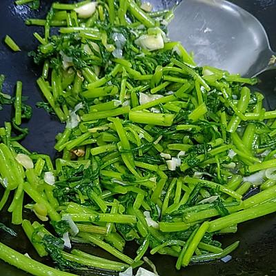 茼蒿怎么炒菜好吃又简单，茼蒿菜怎么炒好吃（#一学就会快手菜#蒜蓉茼蒿）