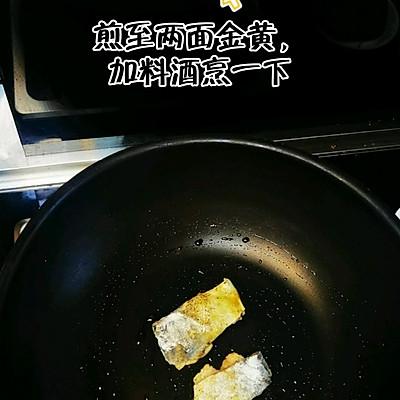 香煎鱼块的家常做法，家常怎样煎鱼块好吃（香煎鱼块、纳豆拌饭清凉拌菜、豆腐鲜蔬汤）