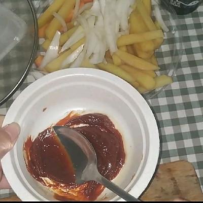 土豆怎么煮好吃又简单，水煮土豆的做法（嗨吃部队锅#韩式辣酱洋葱土豆豆腐汤）