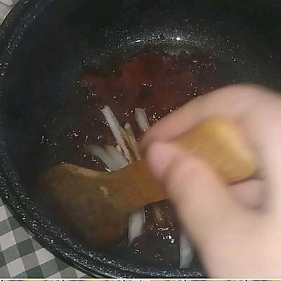 土豆怎么煮好吃又简单，水煮土豆的做法（嗨吃部队锅#韩式辣酱洋葱土豆豆腐汤）