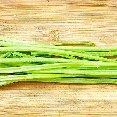 芹菜饺子馅的做法，大白菜馅饺子的做法（在家也能吃上原汁原味的手工饺子）