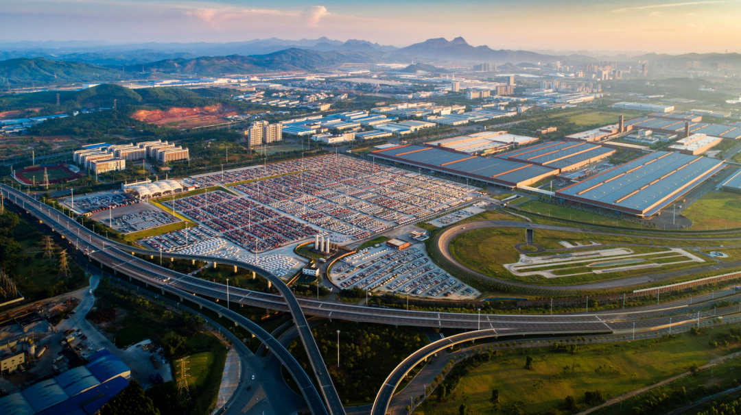 上汽通用五菱宝骏基地位于广西柳州汽车城内,是一个极具游览参观价值
