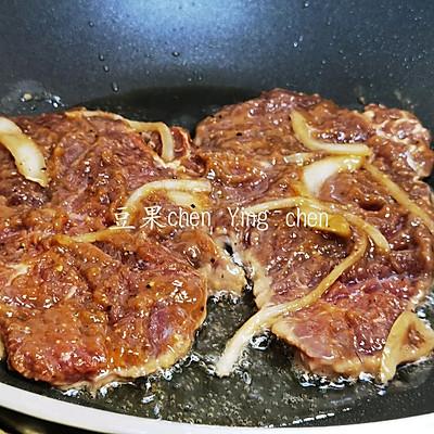 牛扒怎么做，牛排做法视频（#一学就会快手菜#家常版牛排）