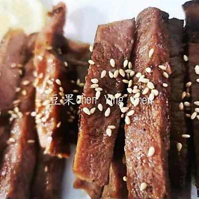 牛扒怎么做，牛排做法视频（#一学就会快手菜#家常版牛排）