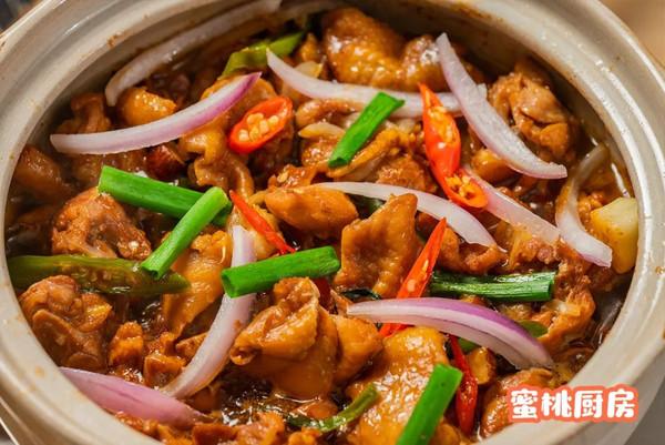 鸡煲什么,鸡煲什么汤好喝又营养(老妈做的沙姜鸡煲)