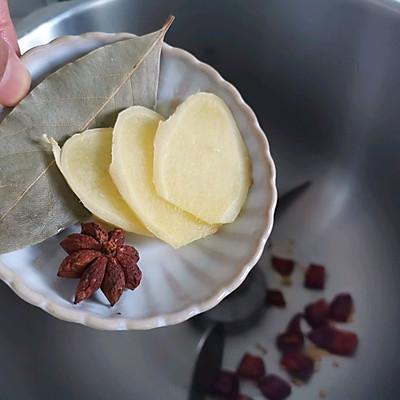 红烧鸡爪子的做法，红烧鸡爪子的做法步骤（#一学就会快手菜#红烧鸡爪）