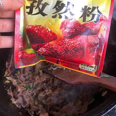 羊肉炒葱头的做法，葱头炒羊肉的做法最正宗的做法（#一学就会快手菜#冬天必吃的葱爆羊肉）