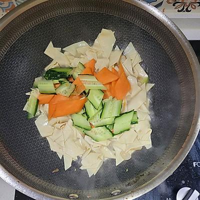 干豆腐炒黄瓜的家常做法，干豆腐炒黄瓜的家常做法视频（鸡蛋炒干豆腐这样做好吃一百倍）