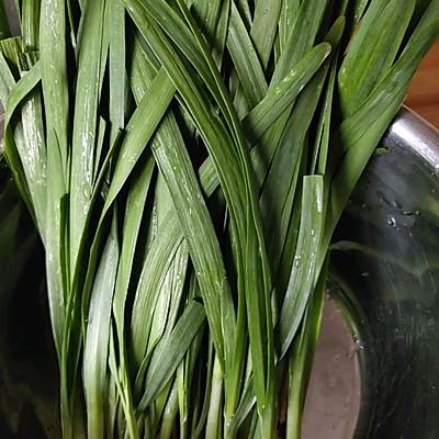 韭菜怎么炒好吃，只炒韭菜怎么炒好吃又简单（#一学就会快手菜#韭菜炒鸡蛋）