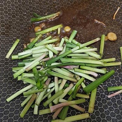 韭菜怎么炒好吃，只炒韭菜怎么炒好吃又简单（#一学就会快手菜#韭菜炒鸡蛋）