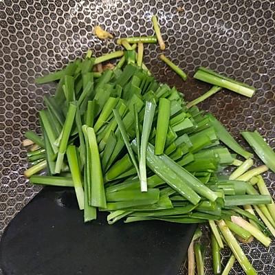 韭菜怎么炒好吃，只炒韭菜怎么炒好吃又简单（#一学就会快手菜#韭菜炒鸡蛋）