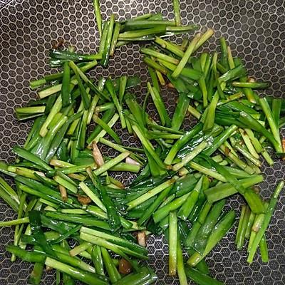 韭菜怎么炒好吃，只炒韭菜怎么炒好吃又简单（#一学就会快手菜#韭菜炒鸡蛋）