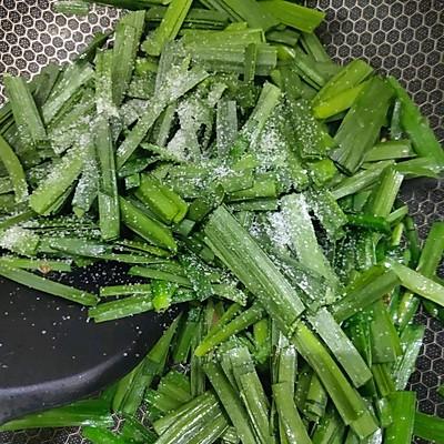 韭菜怎么炒好吃，只炒韭菜怎么炒好吃又简单（#一学就会快手菜#韭菜炒鸡蛋）