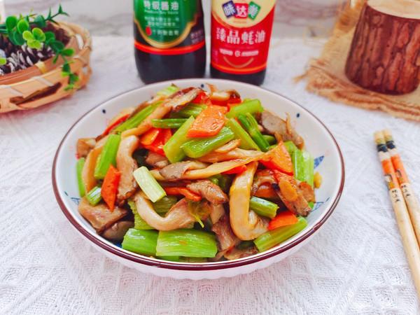 怎么炒平菇，白蘑菇做法大全（#一学就会快手菜#芹菜炒平菇）