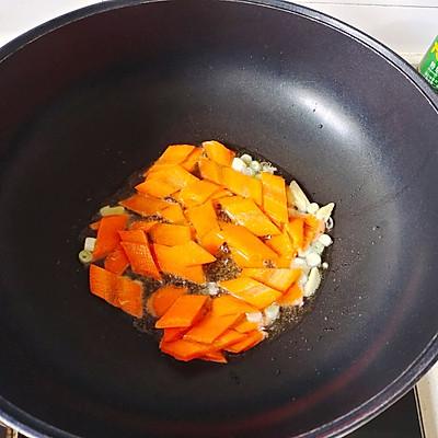 怎么炒平菇，白蘑菇做法大全（#一学就会快手菜#芹菜炒平菇）