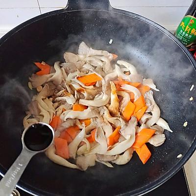 怎么炒平菇，白蘑菇做法大全（#一学就会快手菜#芹菜炒平菇）