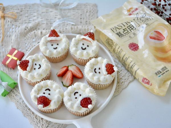 小麦粉怎么做蛋糕，可以用小麦粉做千层蛋糕吗（#金龙鱼精英100%烘焙大师赛-爱好组-低筋#圣诞纸杯蛋糕）