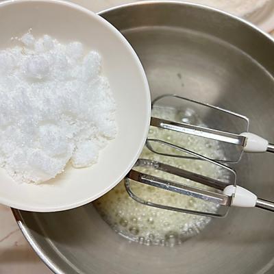 小麦粉怎么做蛋糕，可以用小麦粉做千层蛋糕吗（#金龙鱼精英100%烘焙大师赛-爱好组-低筋#圣诞纸杯蛋糕）