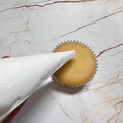 小麦粉怎么做蛋糕，可以用小麦粉做千层蛋糕吗（#金龙鱼精英100%烘焙大师赛-爱好组-低筋#圣诞纸杯蛋糕）