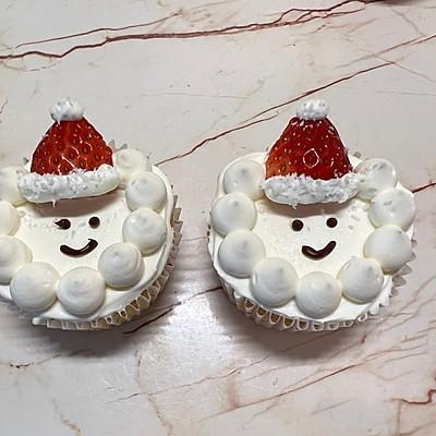 小麦粉怎么做蛋糕，可以用小麦粉做千层蛋糕吗（#金龙鱼精英100%烘焙大师赛-爱好组-低筋#圣诞纸杯蛋糕）