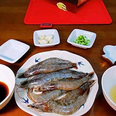 蒜香对虾步骤，清蒸蒜蓉对对虾的做法大全（#一学就会快手菜#蒜香大虾）