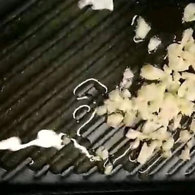 蒜香对虾步骤，清蒸蒜蓉对对虾的做法大全（#一学就会快手菜#蒜香大虾）