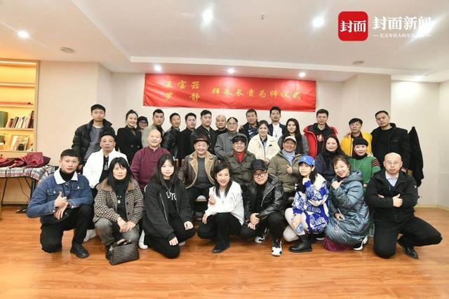 历史悠久的四川金钱板文化，四川金钱板大师（金钱板非遗传承人朱长贵收徒）